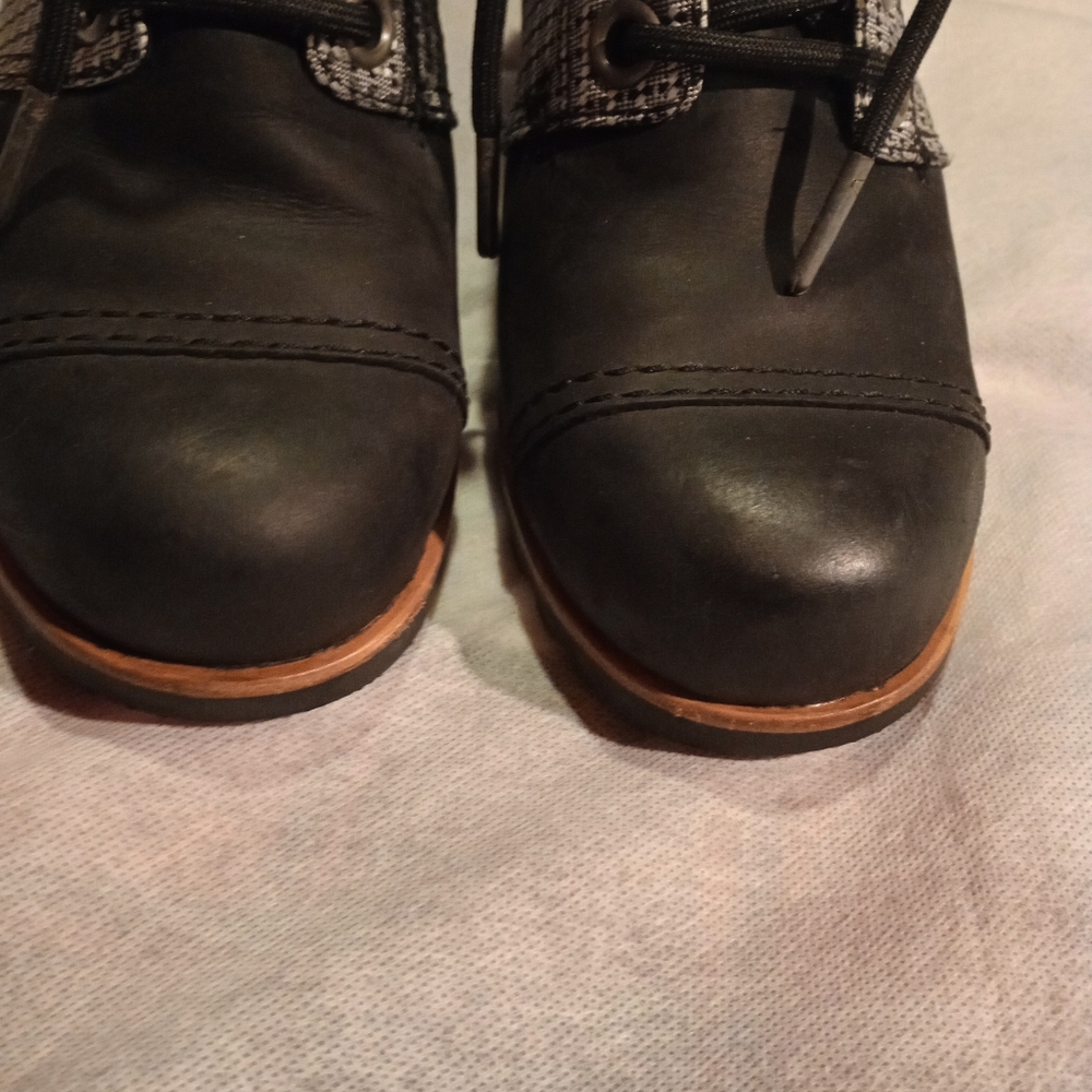 Sorel Black and White Lace-Up Ankle Booties - Great Condition - Picture 9 of 11